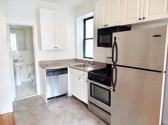 Rented by Bohemia Realty Group | media 12