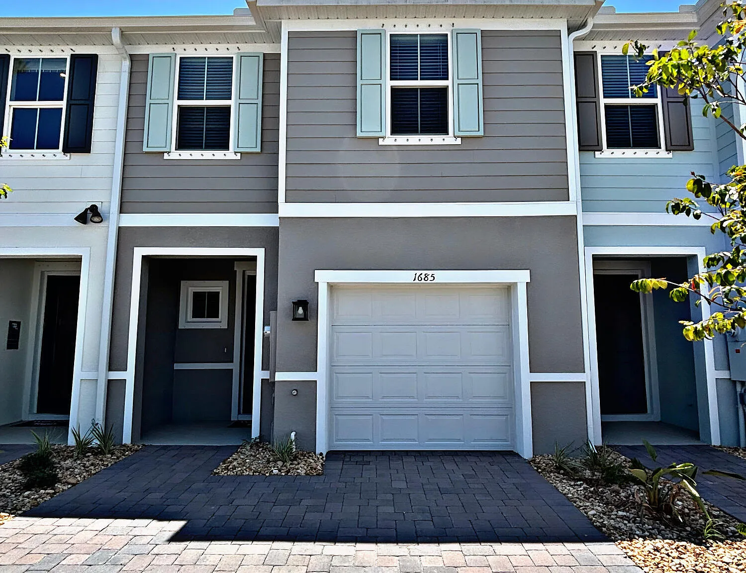 3 bed, 2.5 bath, 1674 sqft, $2,500 — Photo 1