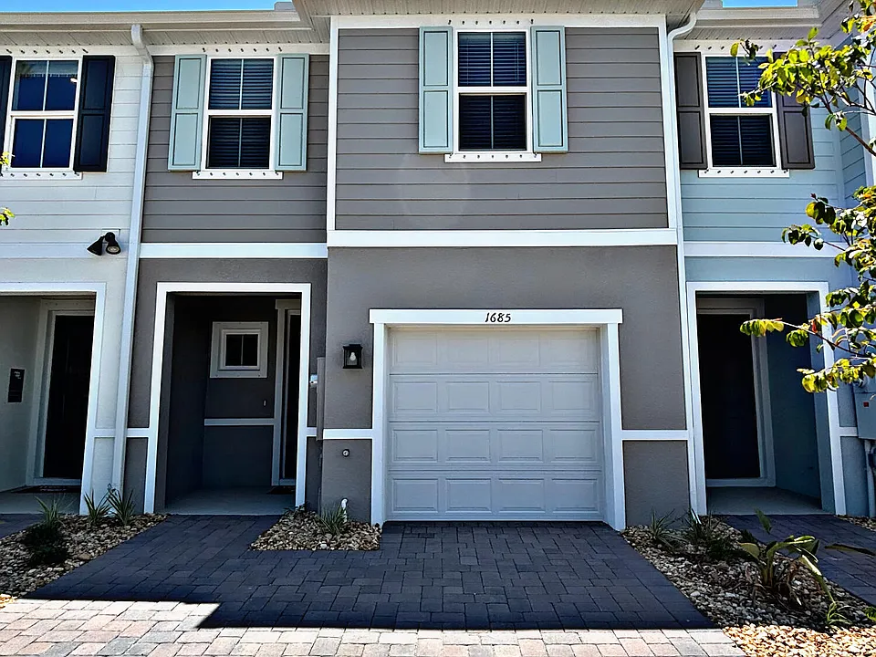 1685 Kendall Pointe Pl