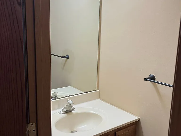 1520 Hawk Cir #B — Photo 9