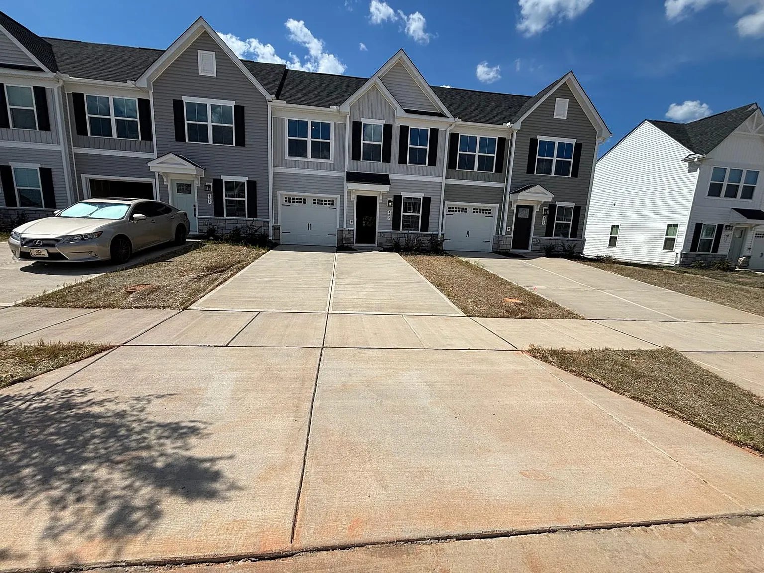 3 bed, 2.5 bath, 1628 sqft, $2,099 — Photo 1
