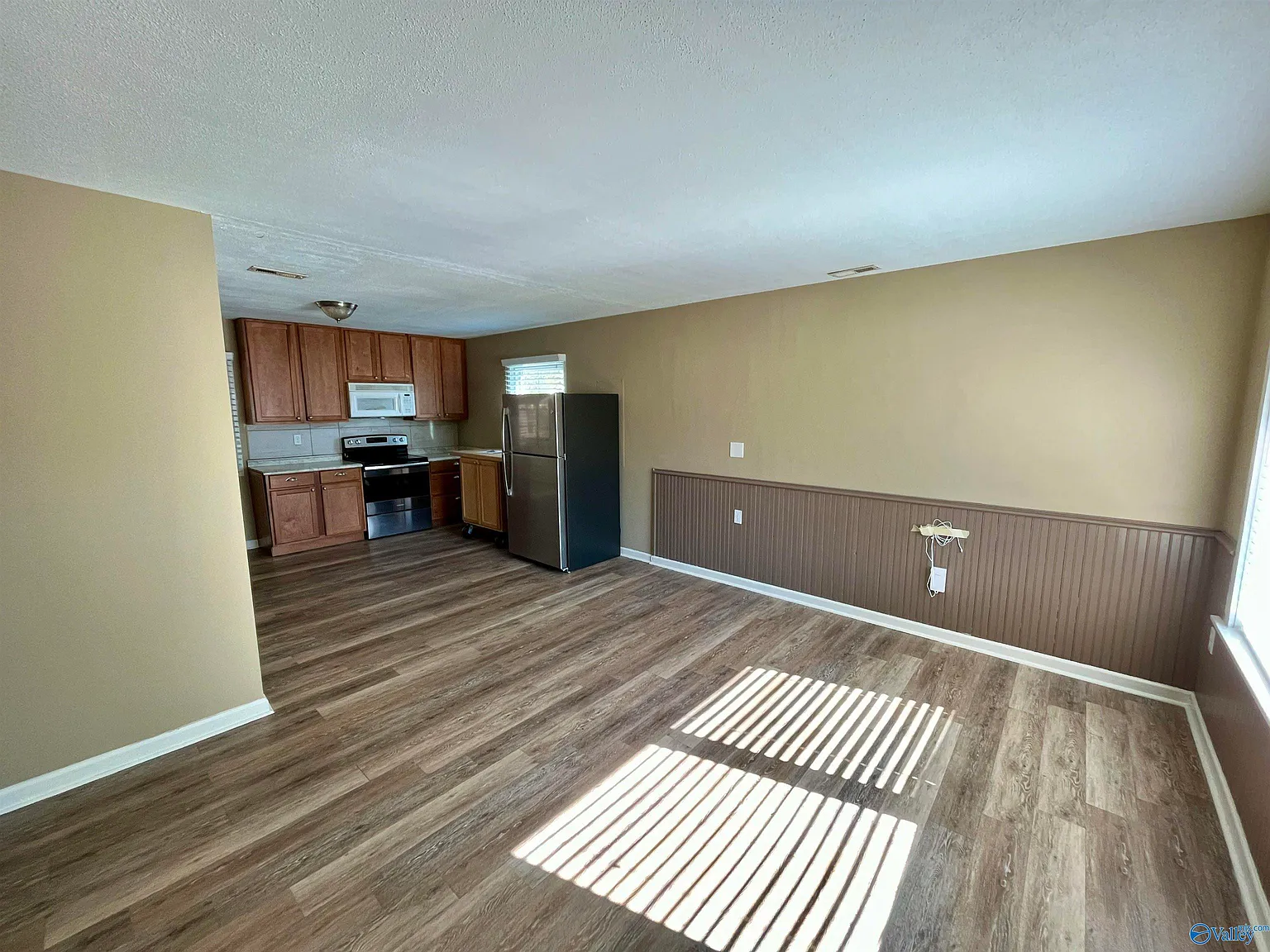 3 bed, 1.0 bath, 925 sqft, $1,350 — Photo 2