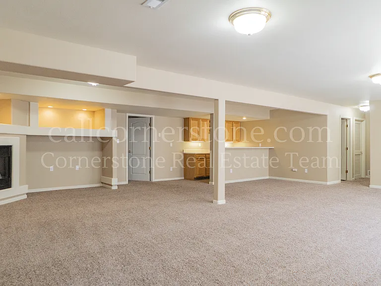 3305 Hollycrest Dr — Photo 32
