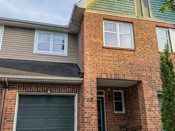 92 Selhurst Ave, Ottawa, ON K2G 7C9