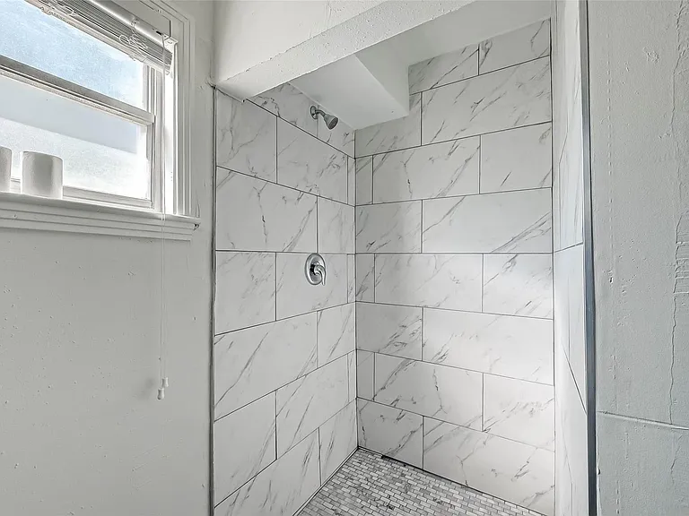 2420 McDuffie St #3 — Photo 8