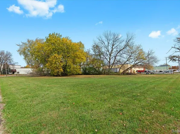 522 Central St, Wyandotte, MI 48192