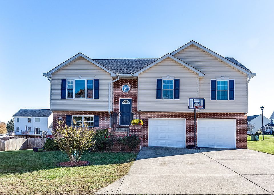 1st image of 45461 Columbine Pl