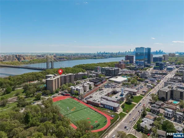 2200 N Central Rd #6H, Fort Lee, NJ 07024