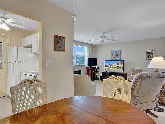 4th image of 1395 NE 167th St APT 207