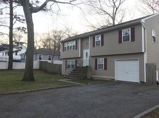 50 Adirondack Dr, Selden, NY 11784