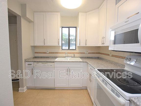 3rd image of 1836 N Crystal Lake Dr N APT 84