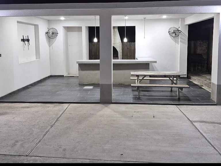 3005 Gustavus St — Photo 4