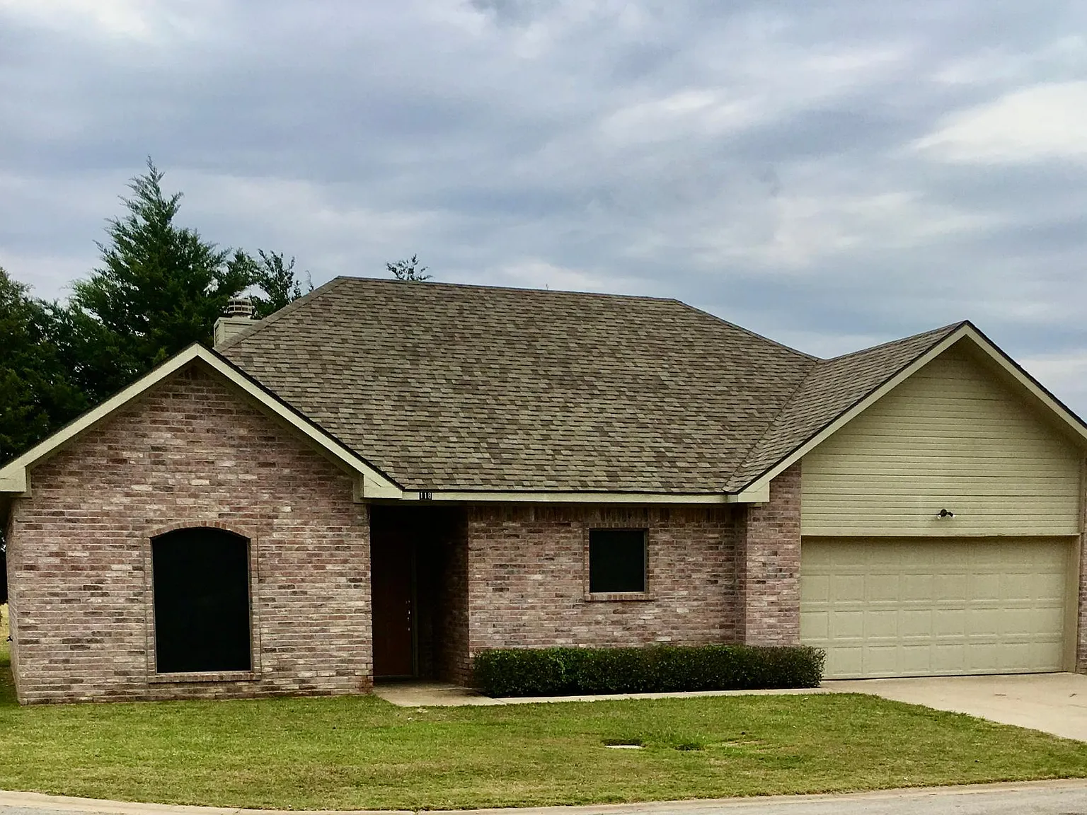 3 bed, 1424 sqft, $1,800 — Photo 1