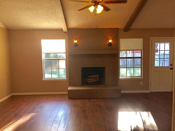 2nd image of 513 Willow Cir W