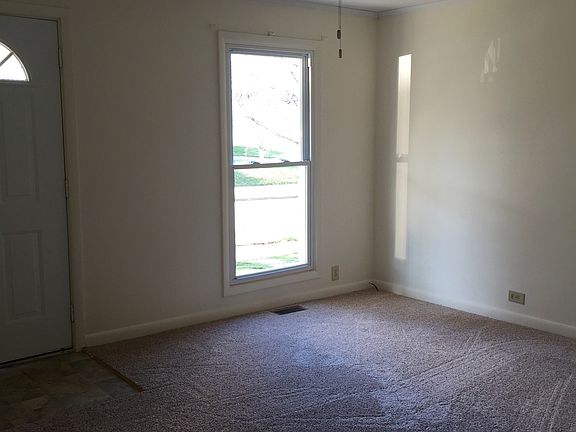 3rd image of 198 N Bennett Avenue