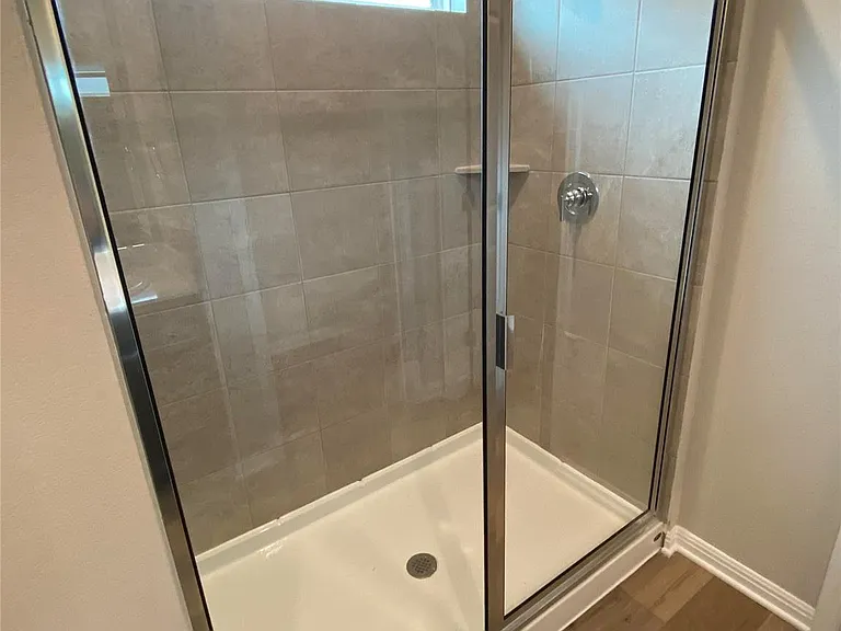 912 Main St — Photo 12
