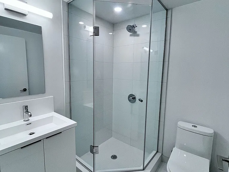 230 Simcoe St #1528 — Photo 4