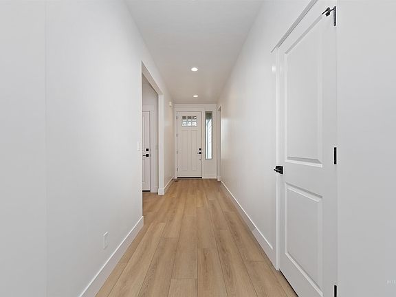 3rd image of 4302 Tropic Way