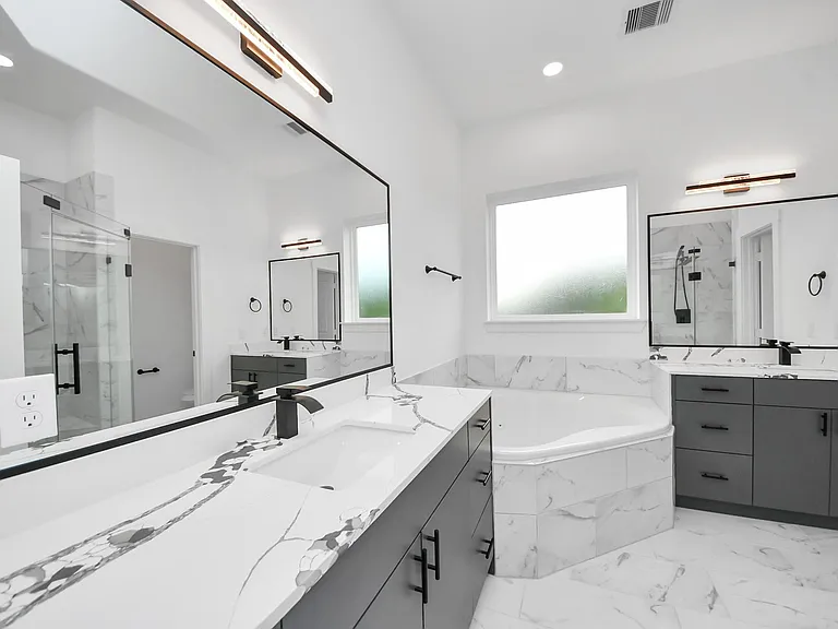 2709 Dennis St — Photo 32