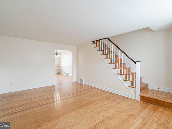 3rd image of 1137 Myrtlewood Ave