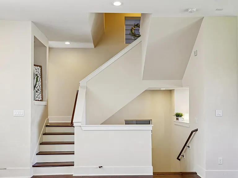 209 Burr St #C — Photo 9