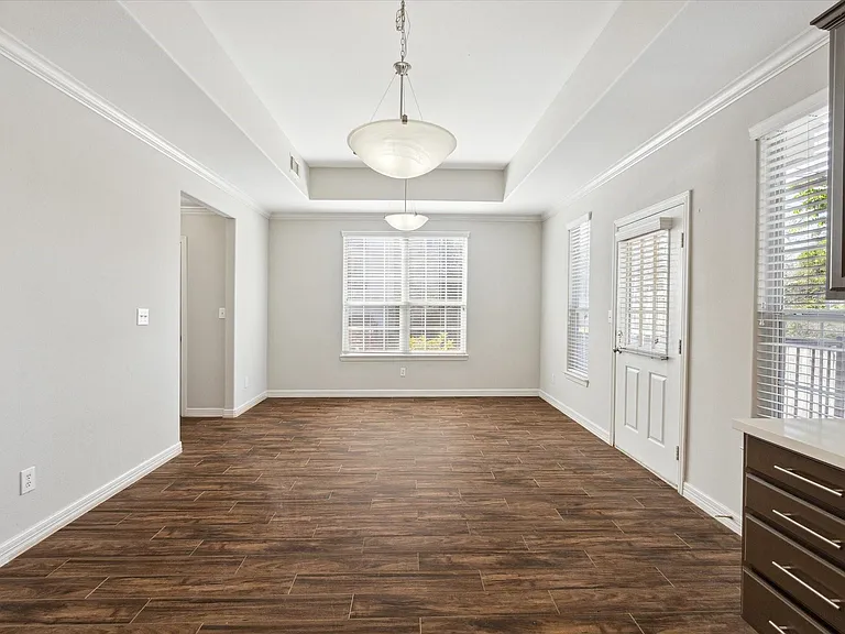 2624 Detering St — Photo 8