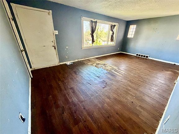 5th image of 8870 Saint Cyr Dr
