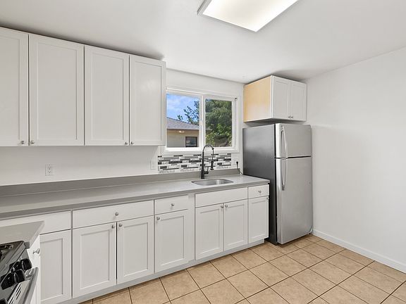 3rd image of 314 E Poplar Ave #11237456
