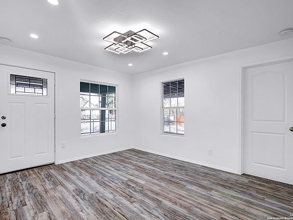 4th image of 1112 Gladstone