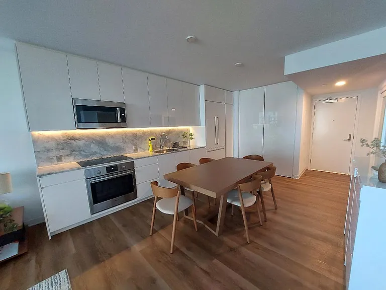 987 Queen St #1008 — Photo 9