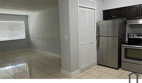2 bed, 1000 sqft, $2,200 — Photo 4