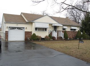 215 Giles Ave, Middlesex, NJ 08846