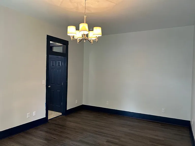 214 E Warren St — Photo 11