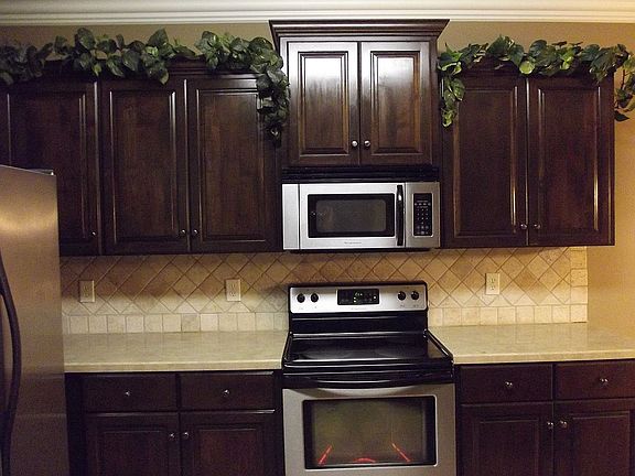 Kitchen w/stainless steel 