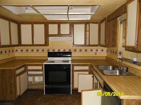 3rd image of 3910 Alpert Dr