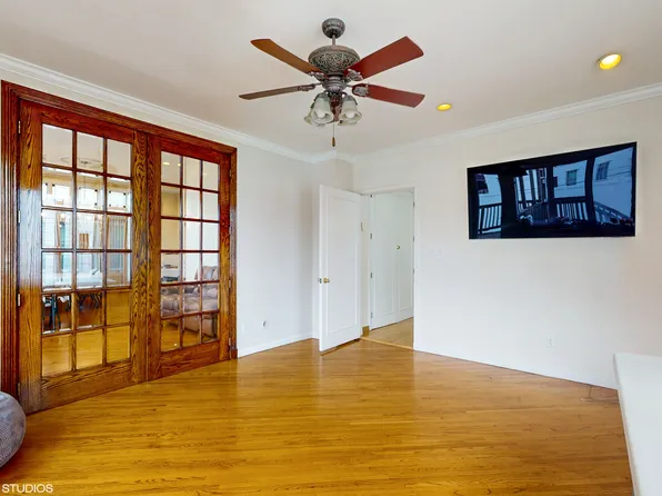 3832 Lyme Avenue image 8 of 29