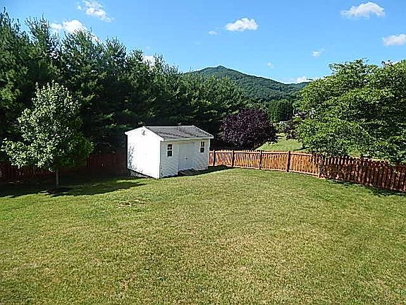 4th image of 1212 Meadowview Dr