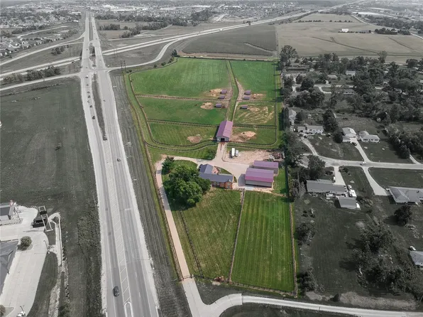 5901 Williams Blvd SW, Cedar Rapids, IA 52404