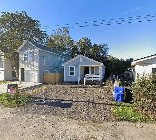 1976 Hugo Ave — Photo 1