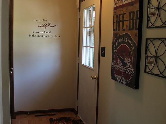 4th image of 22424 Hanover Dr