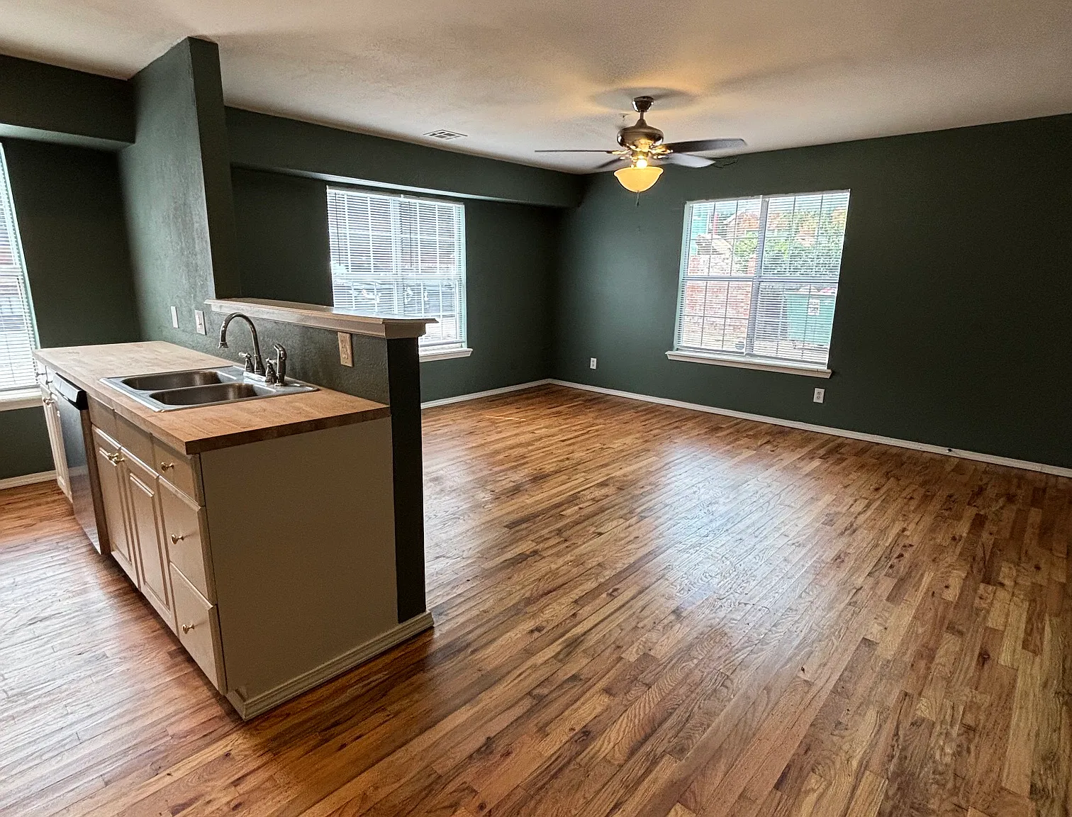 2 bed, 1000 sqft, $1,195 — Photo 3
