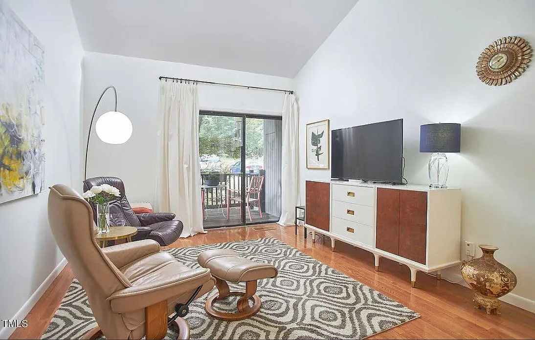 3 bed, 2434 sqft, $1,500 — Photo 4