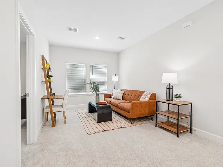 260 Sutton Dr — Photo 3