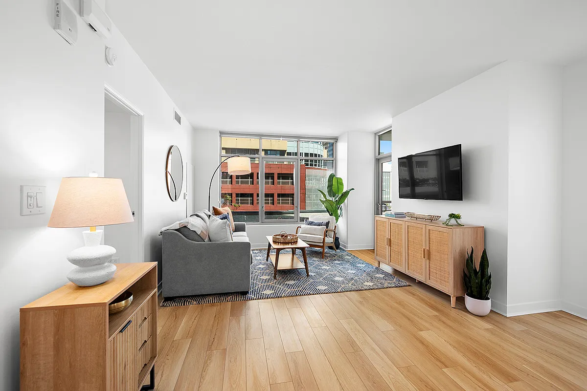 2 bed, 975 sqft, $5,200 — Photo 4