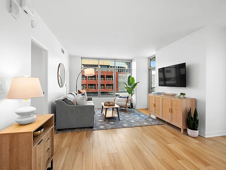 425 W Beech St #601 — Photo 4