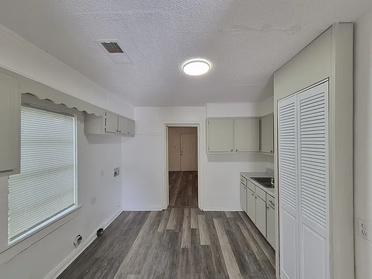 2100 Riverside Blvd — Photo 3