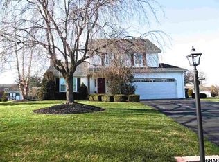 120 Fieldstone Dr, Carlisle, PA 17015