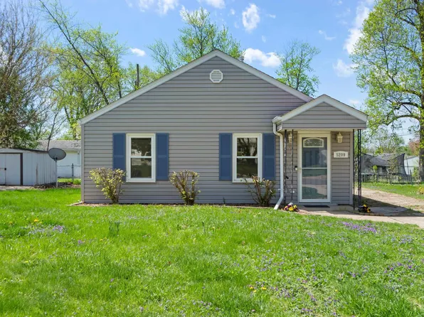 5209 N Glen Elm Dr, Peoria Heights, IL 61616