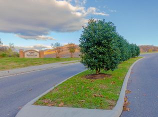 302 Savannah Dr NE, Roanoke, VA 24012