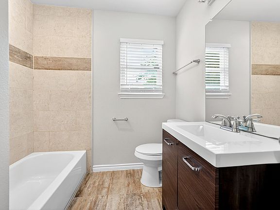 5th image of 710 N Josephine St